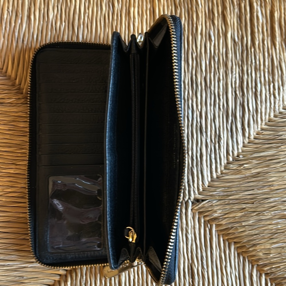 Michael Kors Wrislet Wallet - Picture 4 of 6
